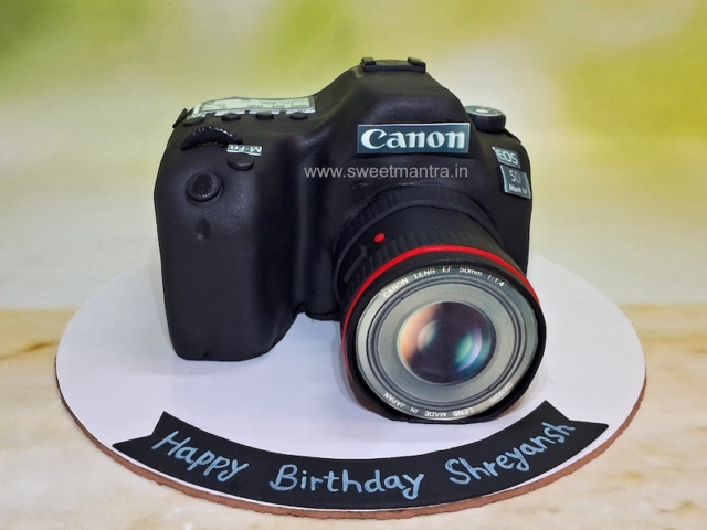 Canon Camera shape 3D cake