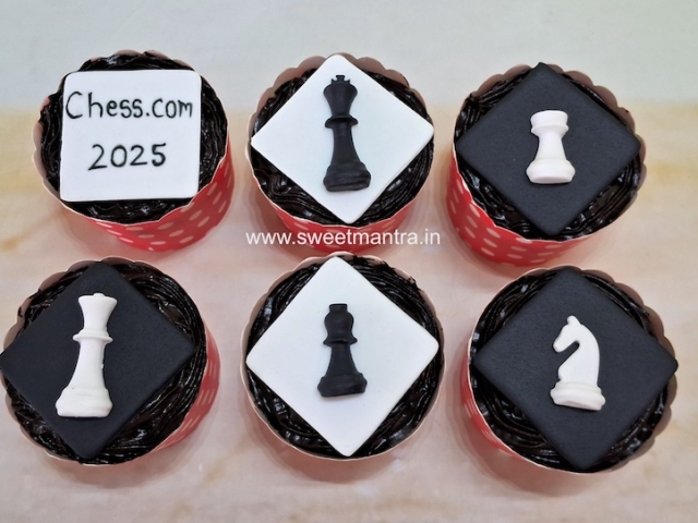 Chess theme cupcakes